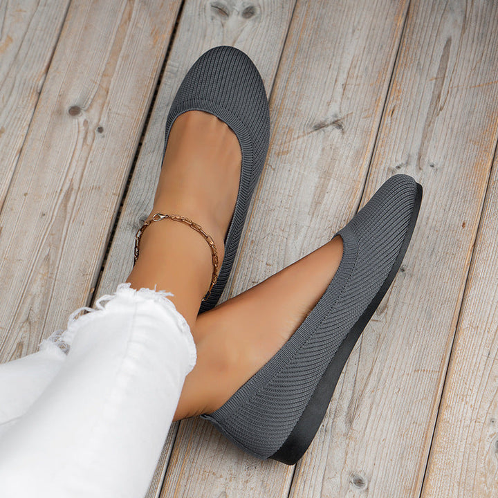 Elegant women's orthopaedic ballerinas, Mia, flat slip-on shoes for comfort & versatile casual style.