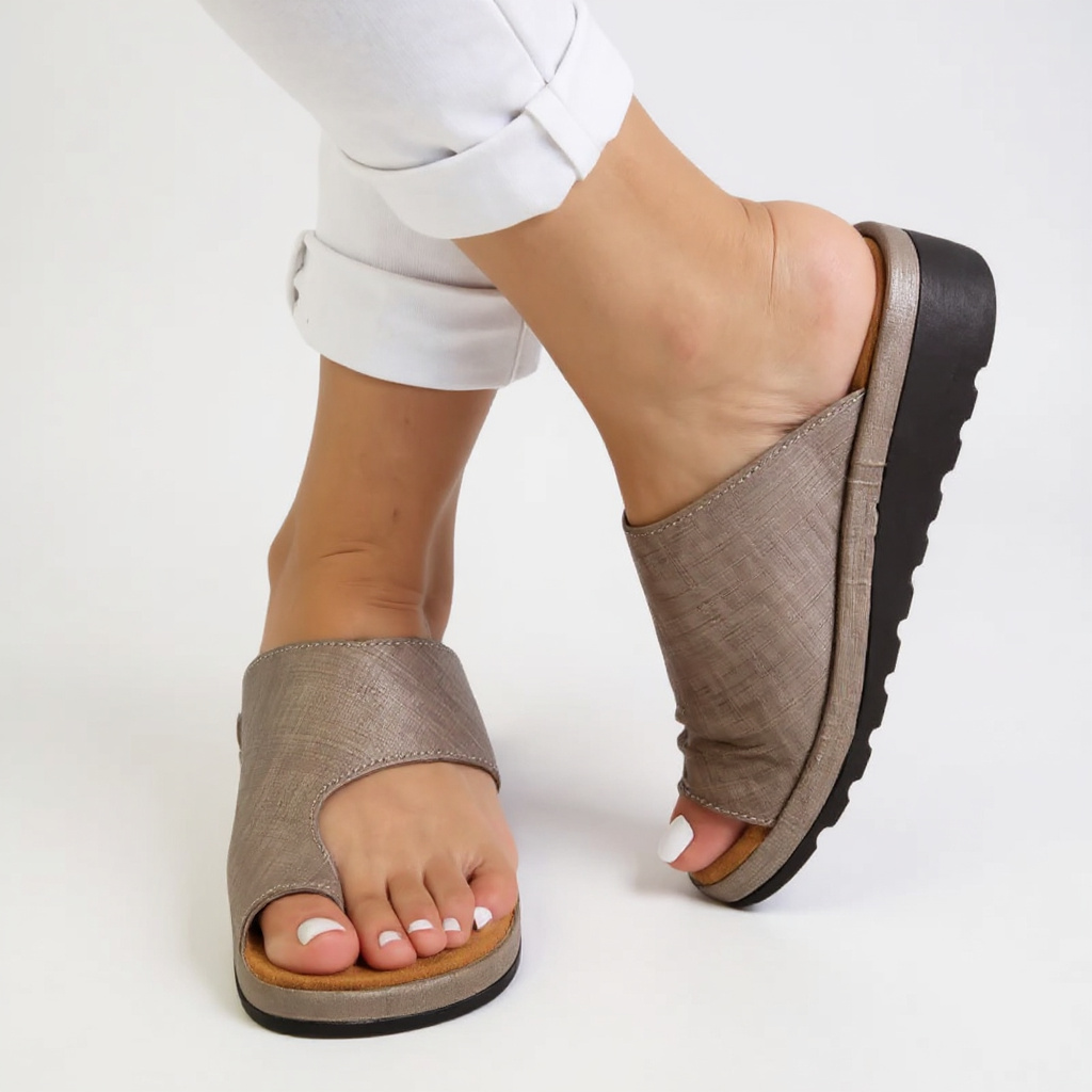 Casual women's summer sandals with adjustable straps, wide fit, & bunion relief for ultimate foot comfort.