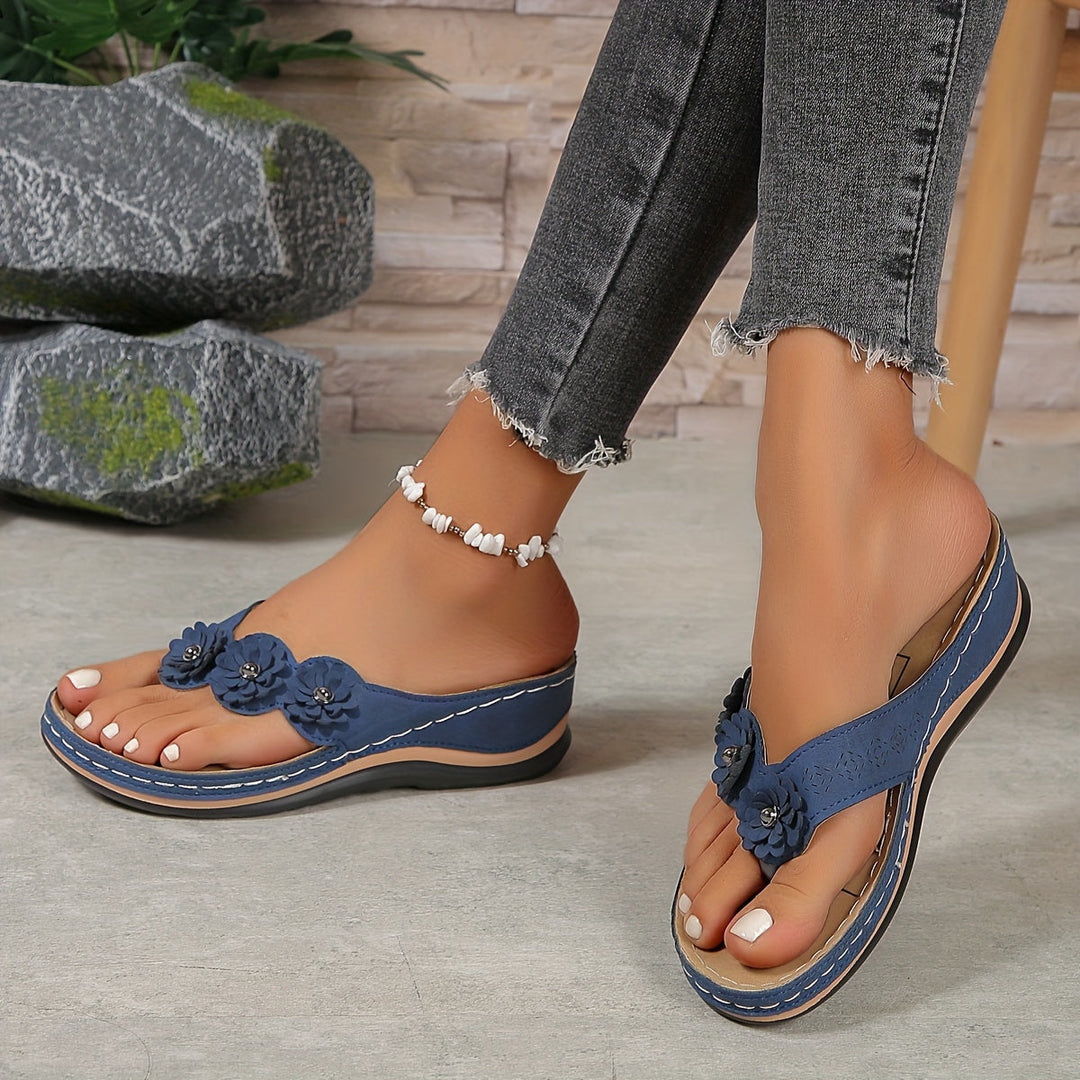 Orthopedic comfort sandals for women, featuring adjustable straps & excellent arch support.