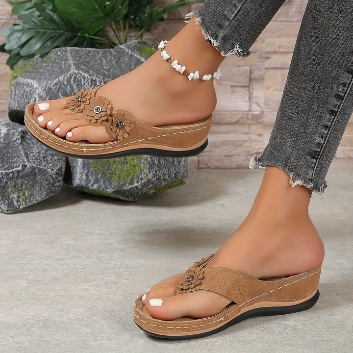 Stylish women's comfort sandals, offering superior arch support & a cushioned footbed.