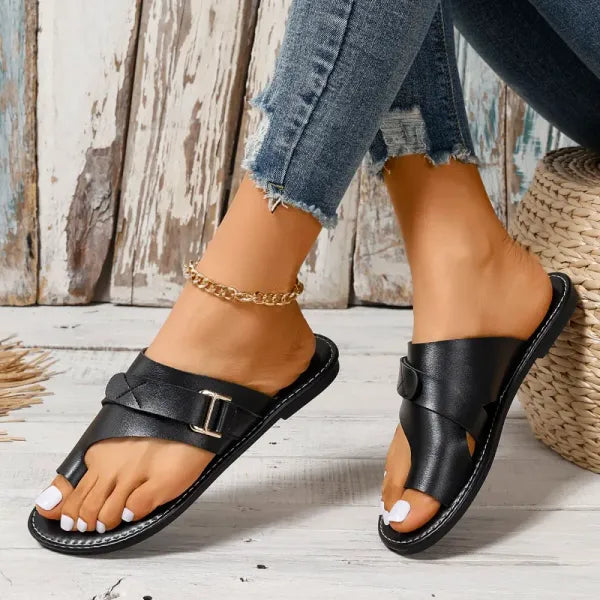 Casual women's leather sandals with orthopedic bunion & arch support for comfortable summer wear.