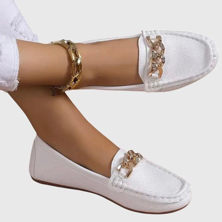 Elegant slip-on women's loafers in a classic style, perfect for casual wear, providing comfort & support.
