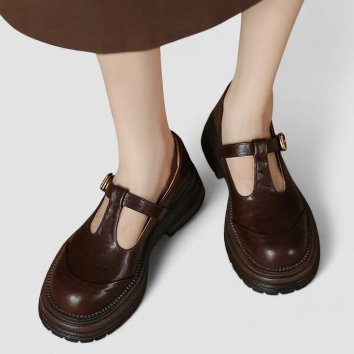 Women's orthopedic Mary Jane shoes, black, with arch support & adjustable strap for all-day comfort.