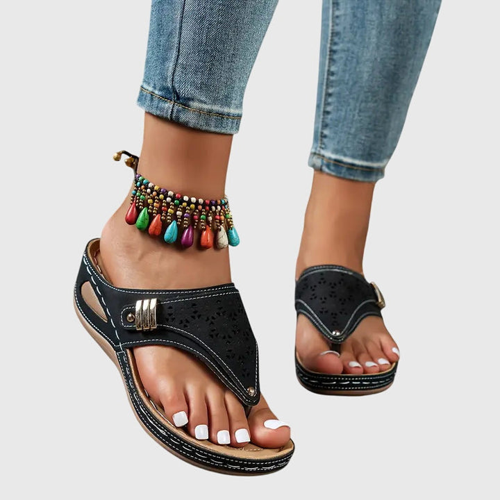 Stylish women's wedge sandals with orthopedic arch support, ideal for summer comfort.
