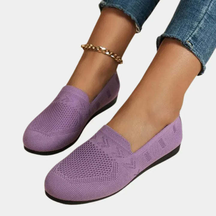 Women's orthopedic walking shoes in a stylish design, offering all-day comfort and essential arch support for daily wear.