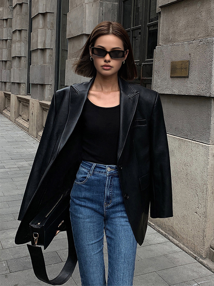Modern women's oversized blazer in a black finish with a chic lapel, a stylish and versatile outerwear jacket.