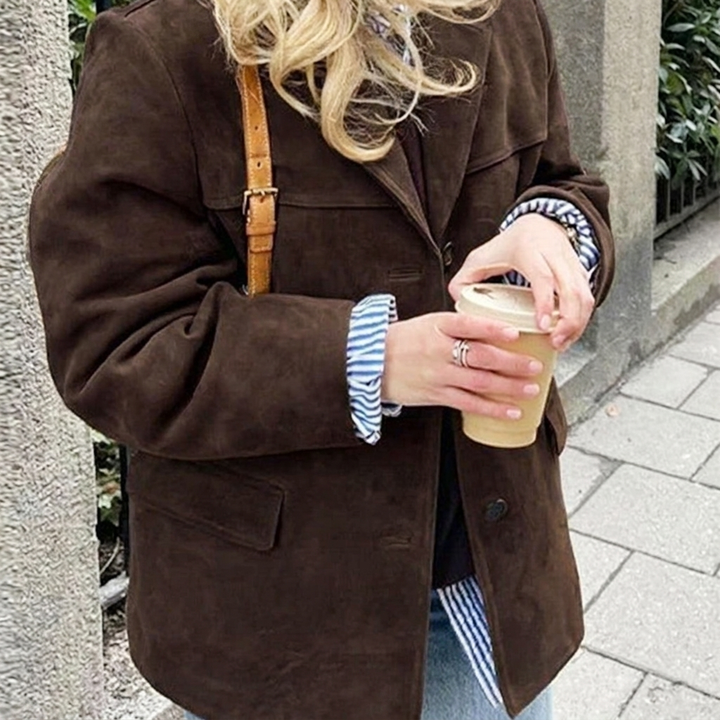 Stylish women's oversized brown blazer with notched lapel. A versatile jacket for effortless casual or professional looks.