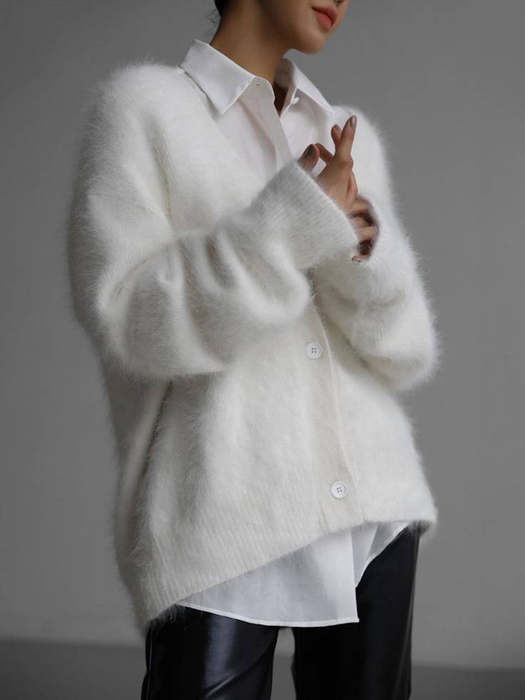 Effortless style with this women's oversized button-up cardigan. A cozy, relaxed fit sweater for versatile outfits.