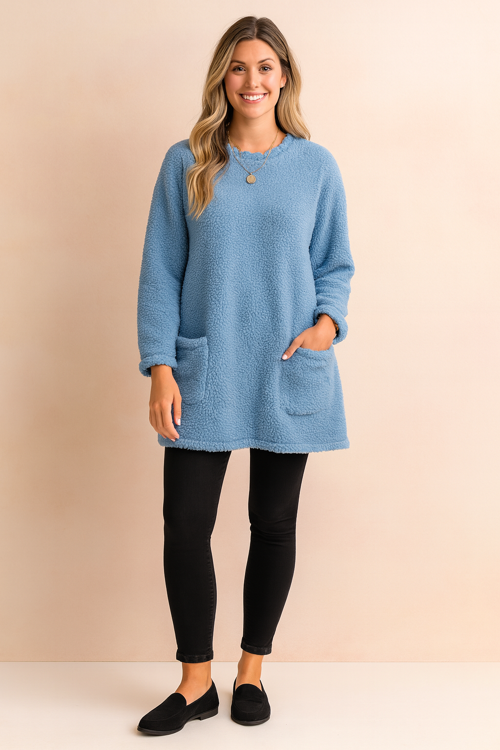 Comfortable women's oversized sweater with a loose fit, great for casual fashion. Versatile long sleeve top for fall and winter style.