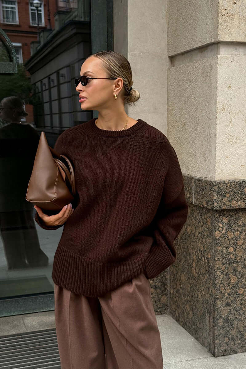 Stylish women's charcoal knitted sweater, oversized fit for autumn.