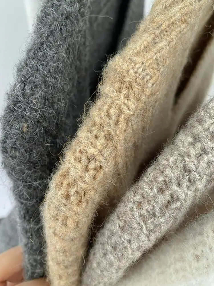 Comfortable women's oversized chunky knit sweater. Warm and cozy knitwear for stylish winter or fall outfits.