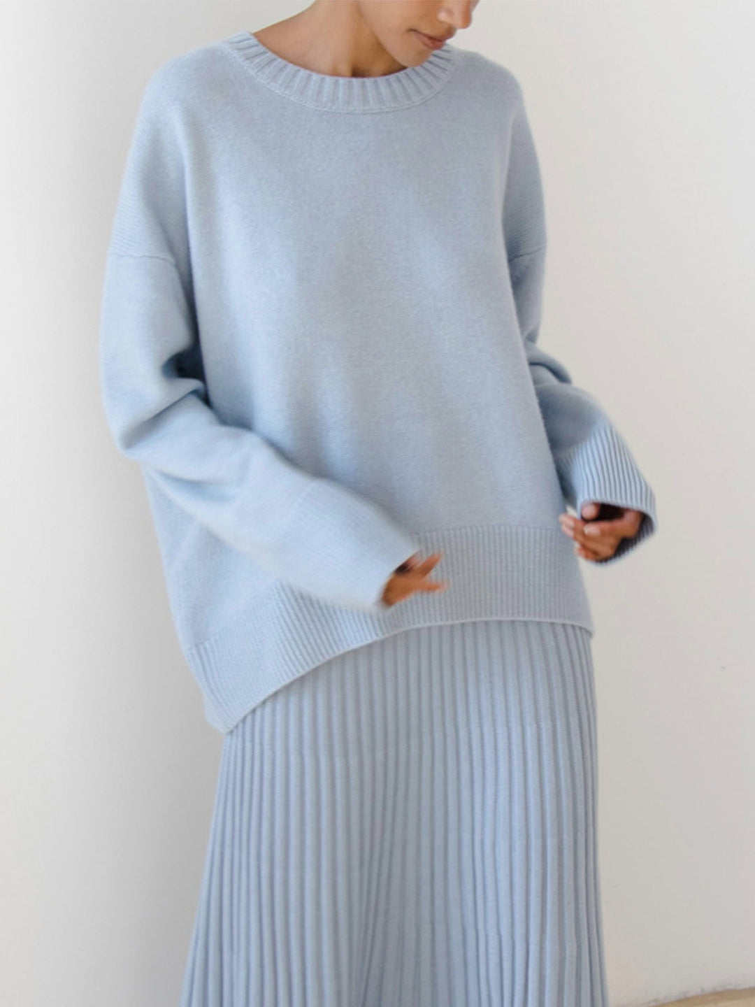 Relaxed fit women's oversized crewneck sweater for ultimate comfort, a versatile top for fall fashion.