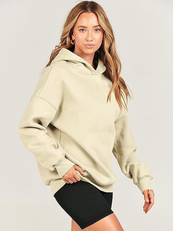 Modern women's oversized pullover hoodie, loose fit & long sleeve, offering ultimate comfort for casual style.