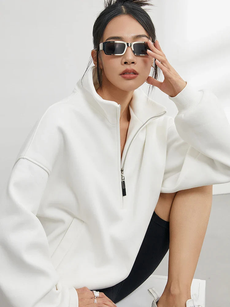 Stylish women's oversized half-zip hoodie, a cozy pullover sweater for winter fashion and everyday comfort.