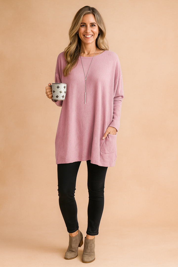 Stylish women's oversized long sleeve fall sweater with relaxed fit & pockets for cozy everyday wear.
