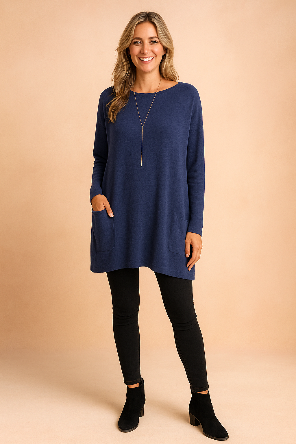 Soft women's oversized lounge sweater with pockets, great for everyday comfort and relaxed styling.