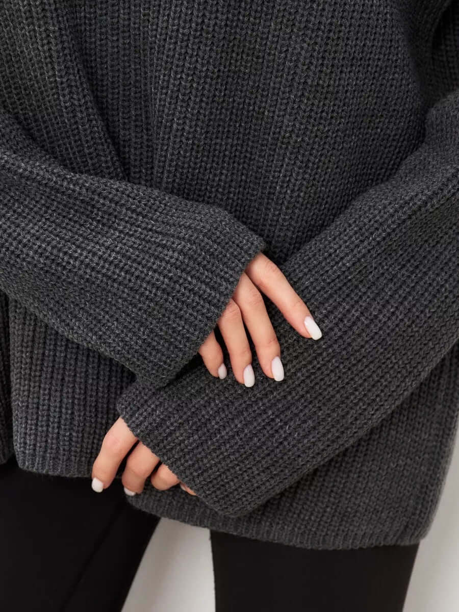 Cozy ladies oversized knit sweater, relaxed fit, soft, ideal for everyday comfort & style.