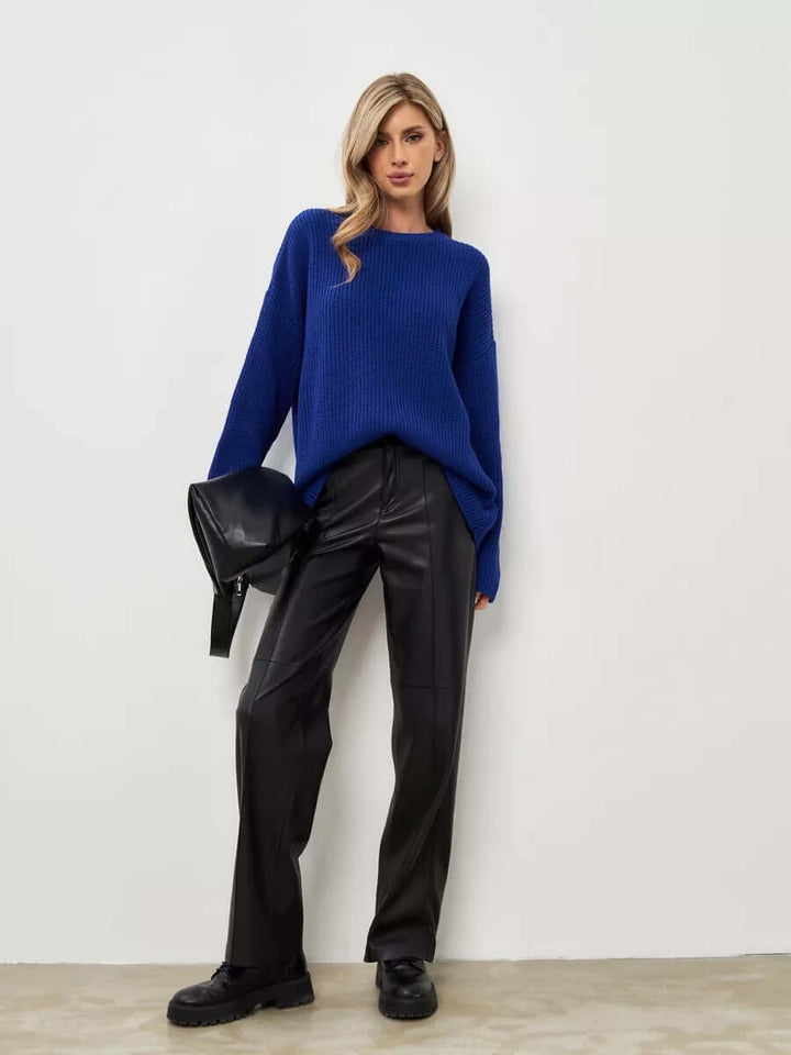 Cozy everyday comfort ladies oversized knit sweater, soft, relaxed fit, for autumn/winter.