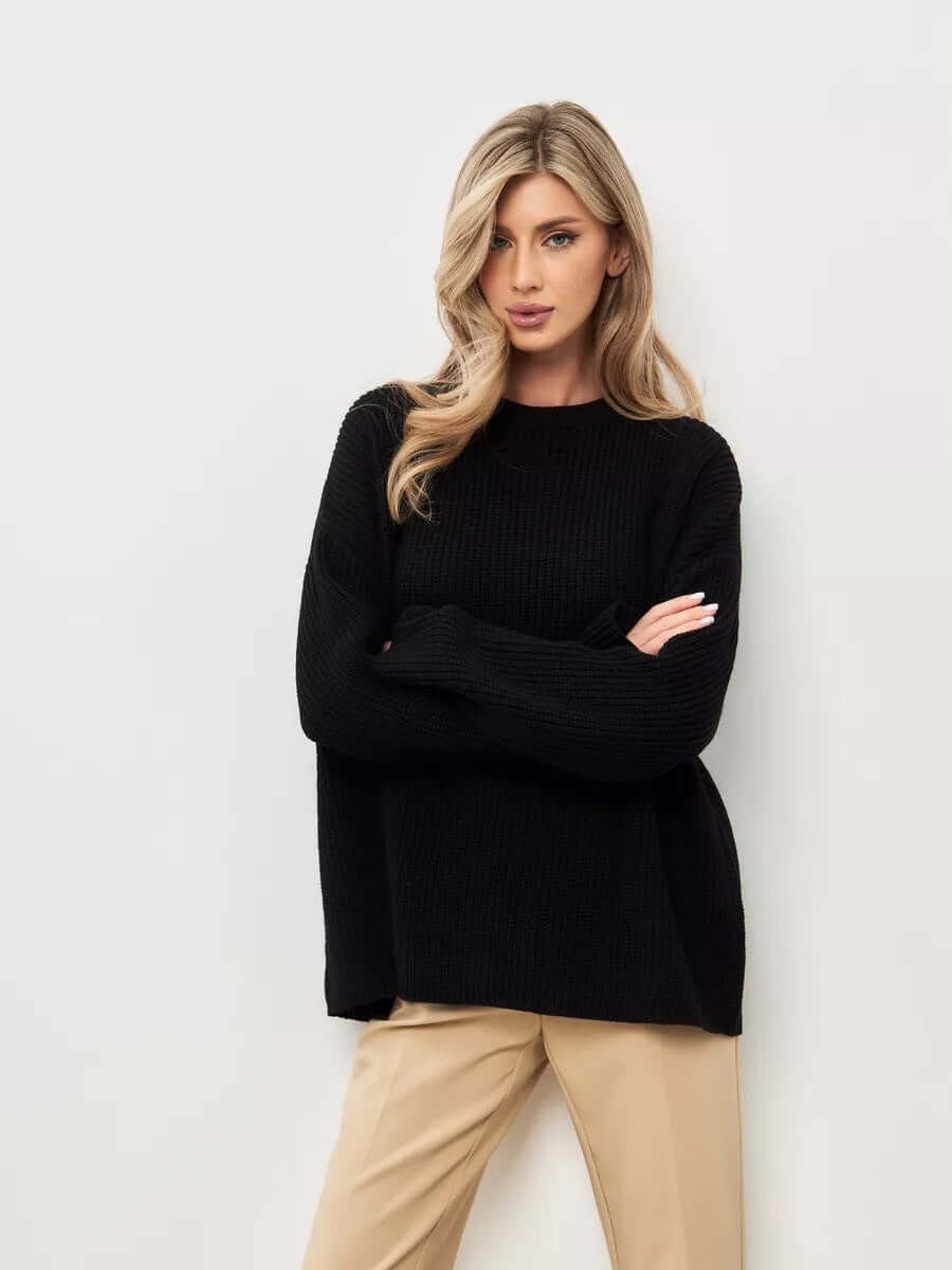 Cozy ladies oversized knit pullover, relaxed fit, ideal for autumn style & everyday comfort.