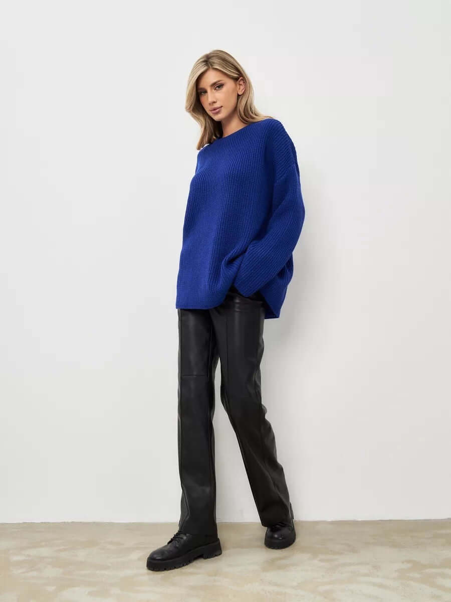 Soft knit women's oversized jumper, crew neck, relaxed fit, ideal for casual autumn outfits.