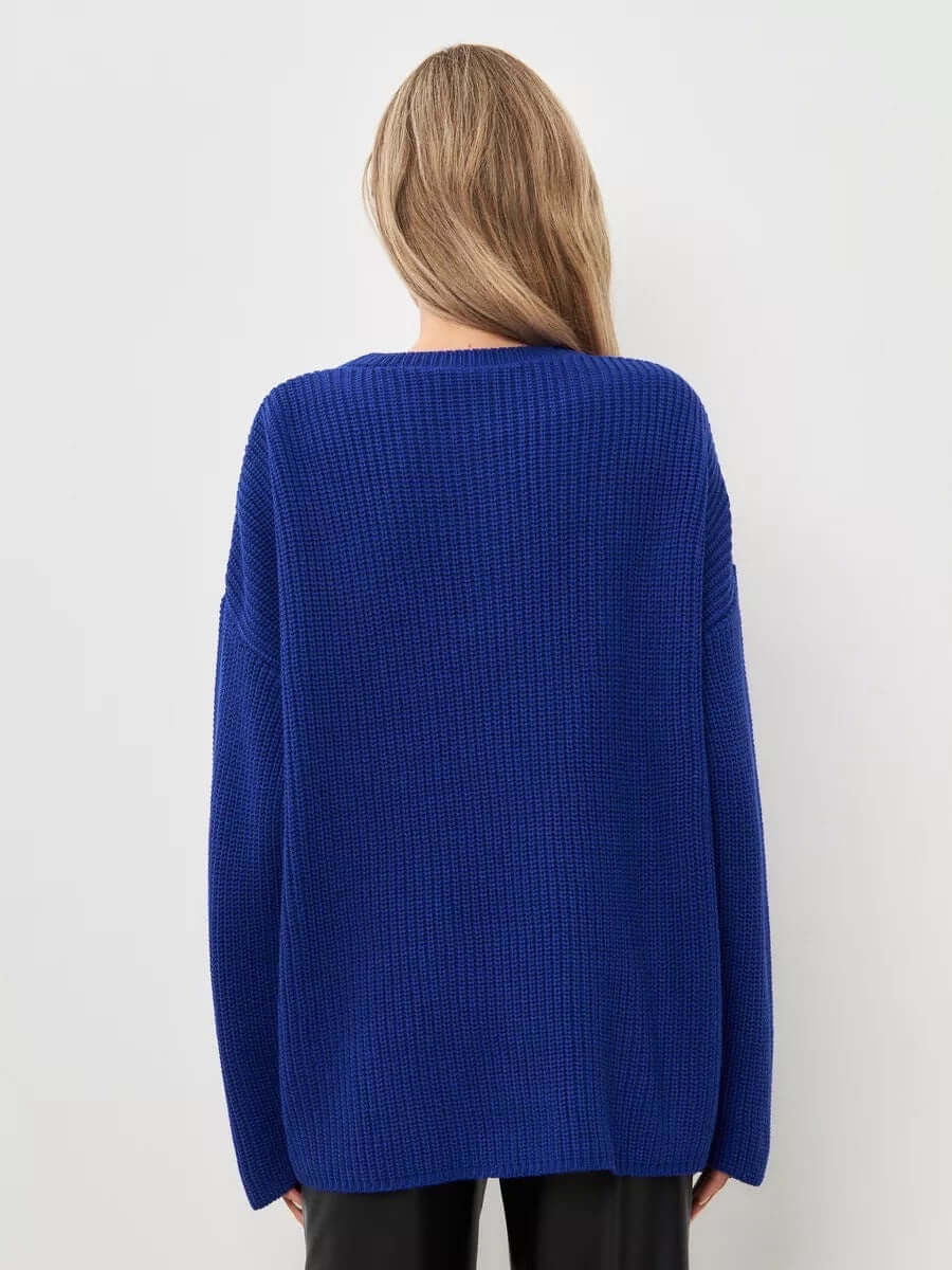 Autumn style women's oversized knit pullover, soft, cozy, perfect for casual daily wear.