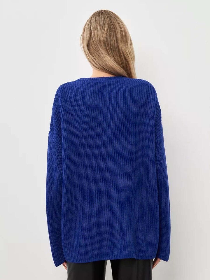 Autumn style women's oversized knit pullover, soft, cozy, perfect for casual daily wear.