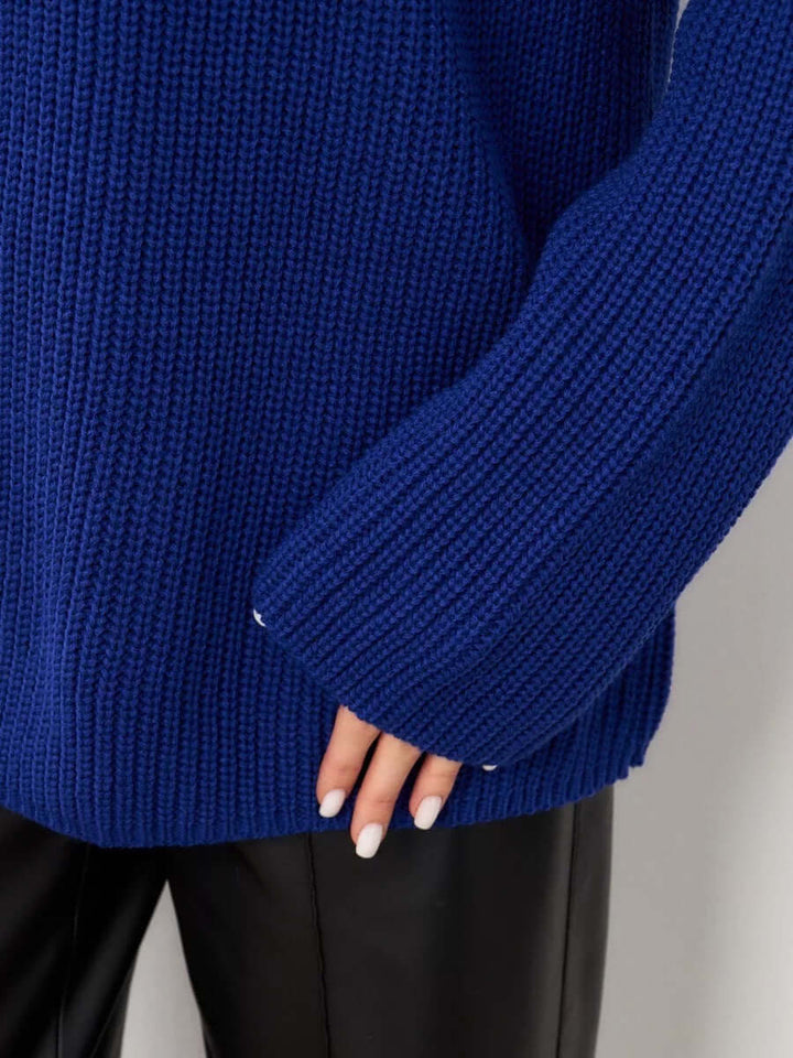 Women's oversized knit jumper, soft, cozy, perfect for casual wear, autumn & winter days.