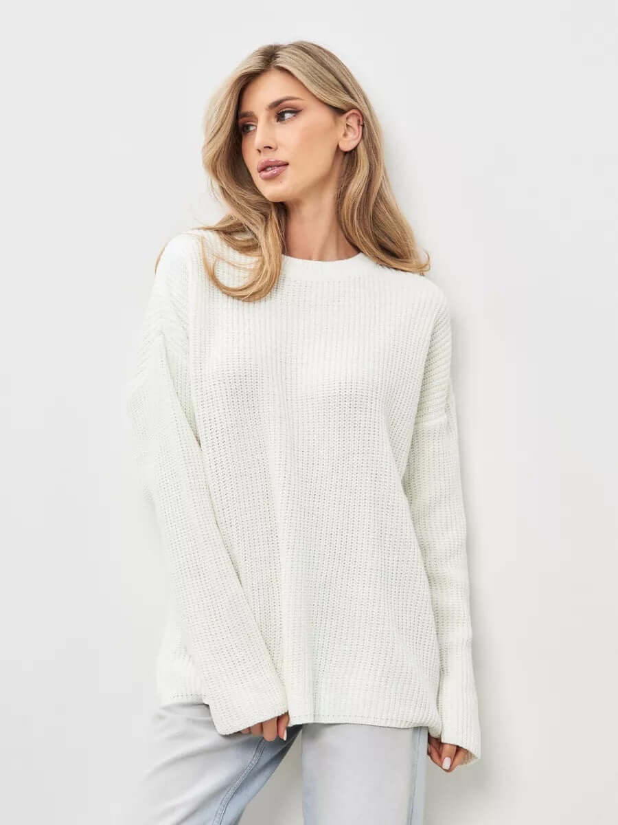 Cozy winter fashion women's oversized knit sweater, soft, relaxed fit, casual comfort.