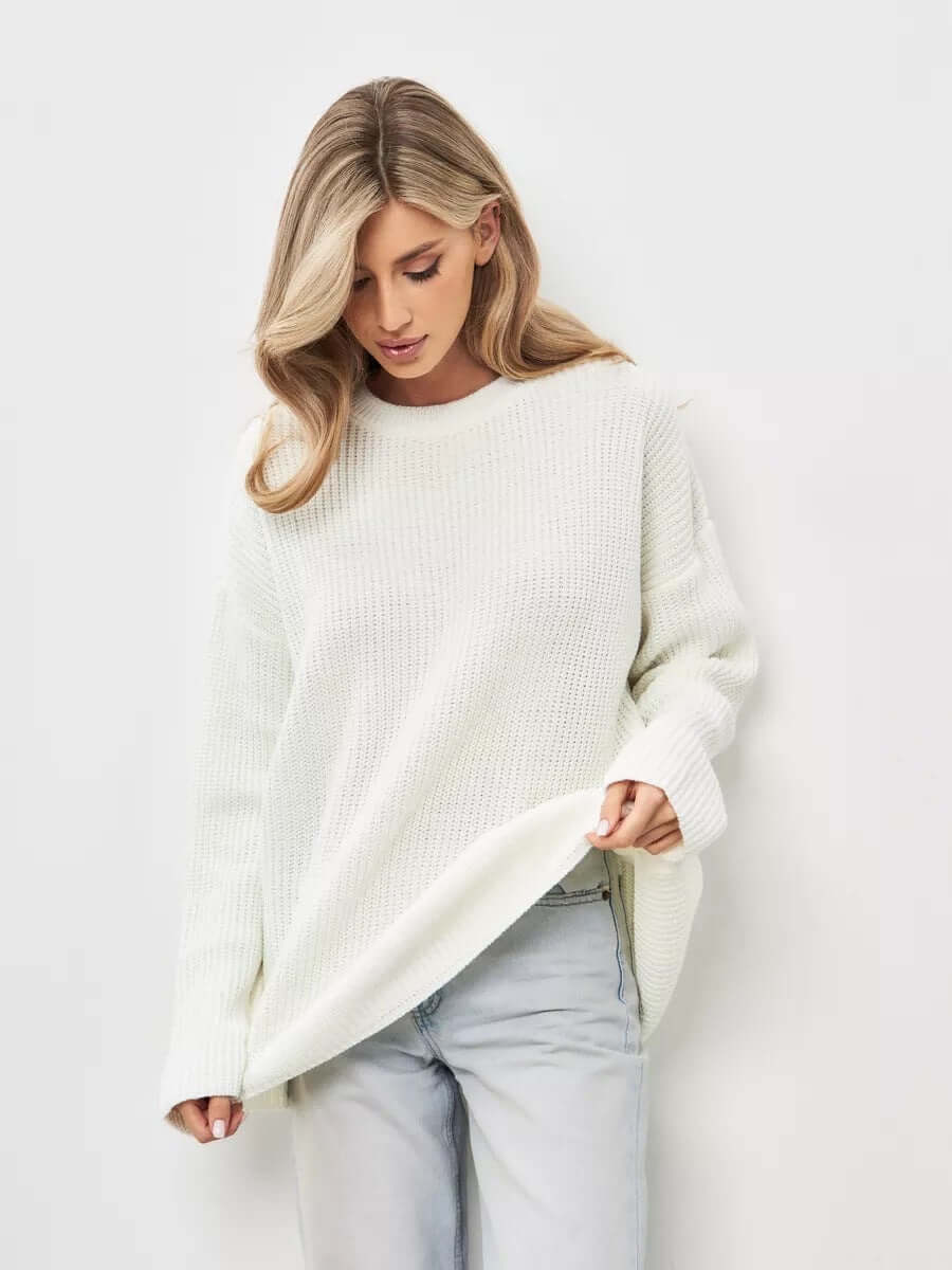 Women's casual oversized knit jumper, soft fabric, crew neck, for autumn and winter ease.