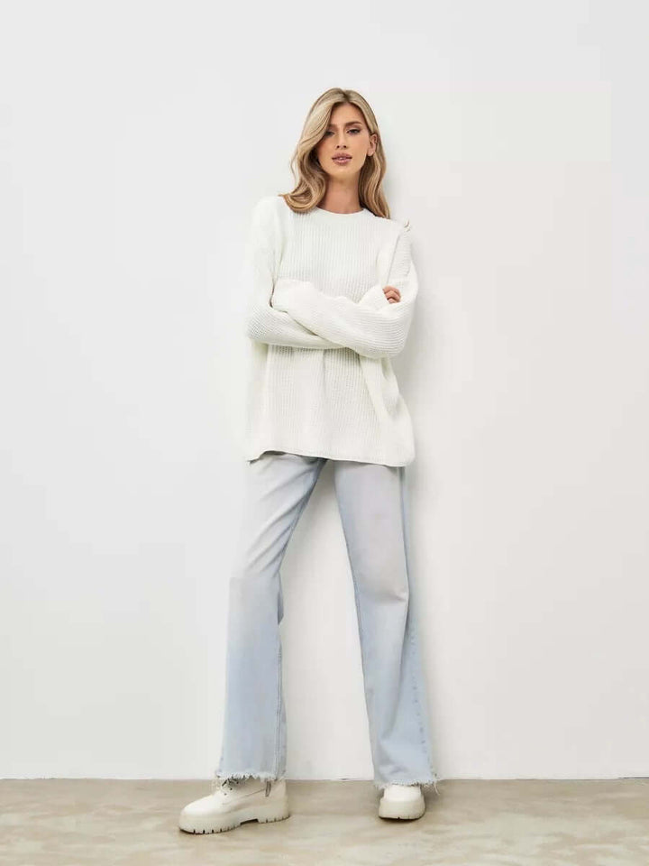 Everyday comfort women's oversized knit crew neck sweater, soft, for casual autumn/winter.