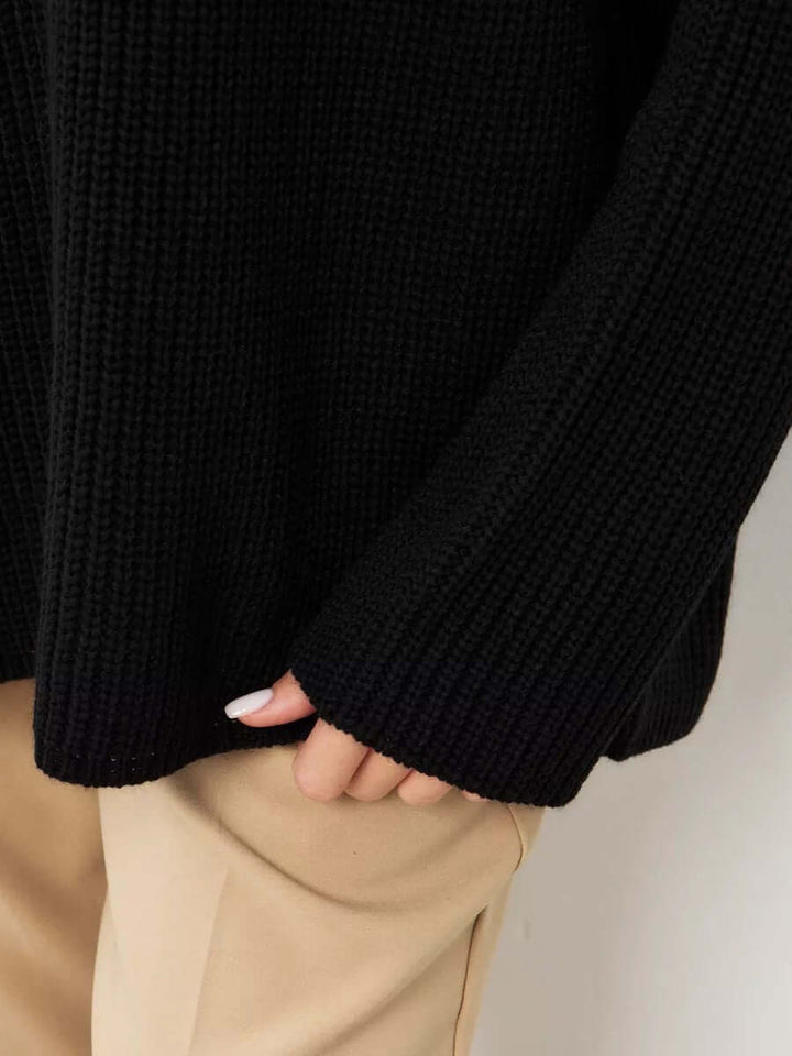 Cozy winter fashion women's oversized knit jumper, relaxed fit, ultimate everyday comfort.