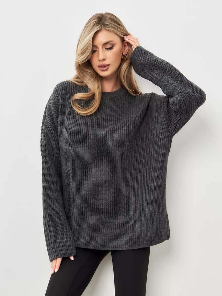 Women's oversized knit crew neck sweater, soft, relaxed fit, perfect for casual autumn style.