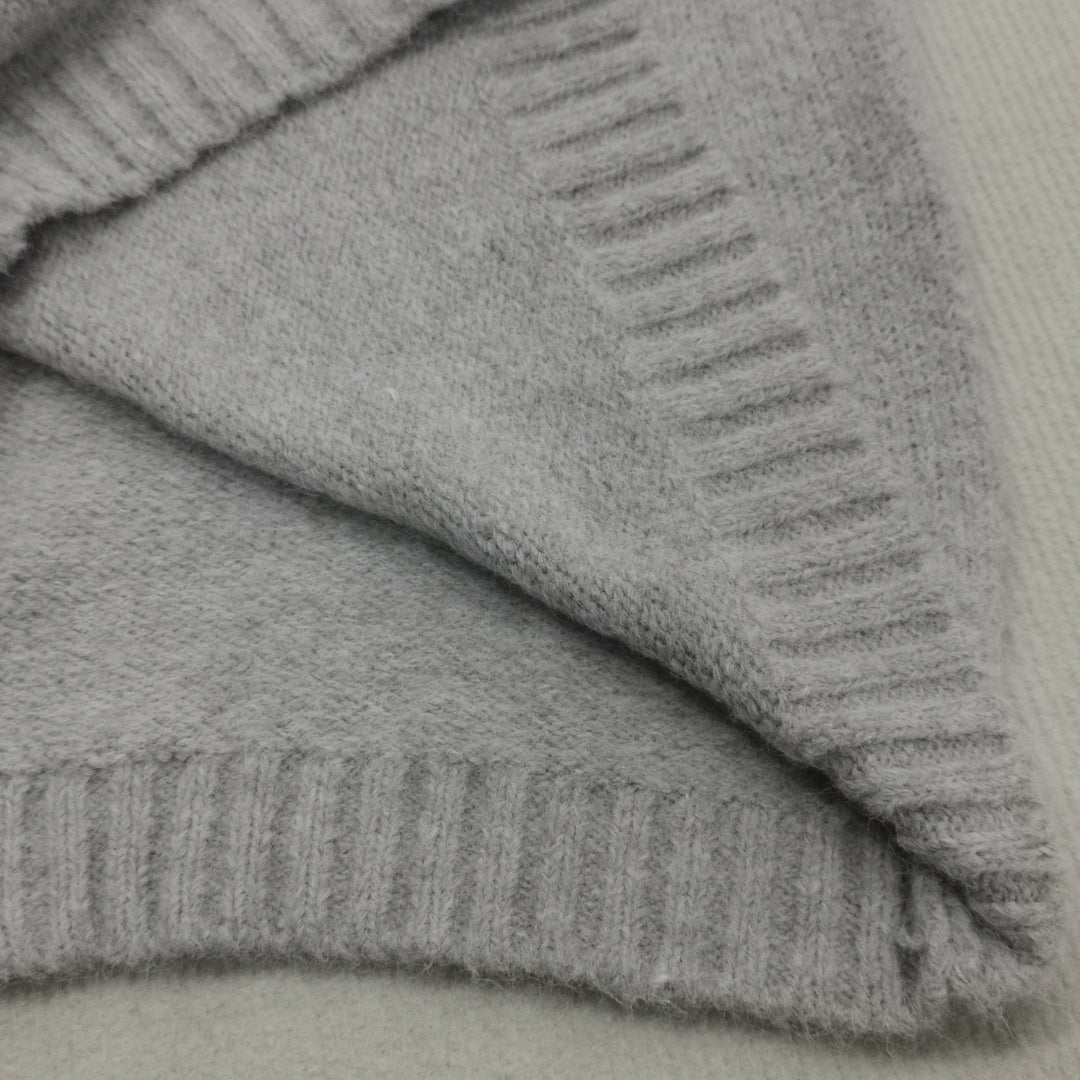 Cozy oversized women's pullover, comfortable for everyday winter style and warmth.