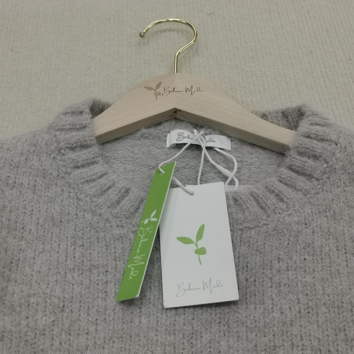 Casual fall fashion: women's loose knitted top, cozy, chic, and easy to wear.