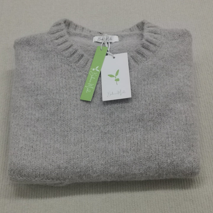 Loose fit women's pullover, elegant grey knit for autumn casual and comfortable style.