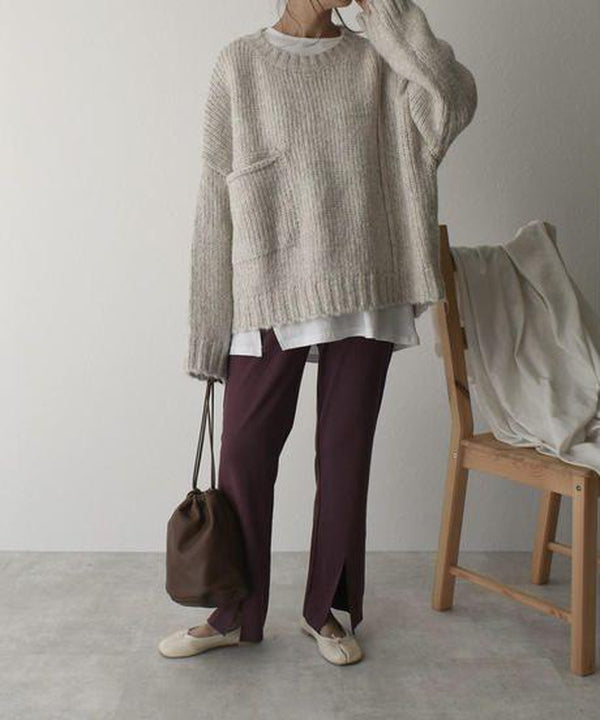 Autumn comfort: women's grey oversized knitted top, casual chic & versatile.