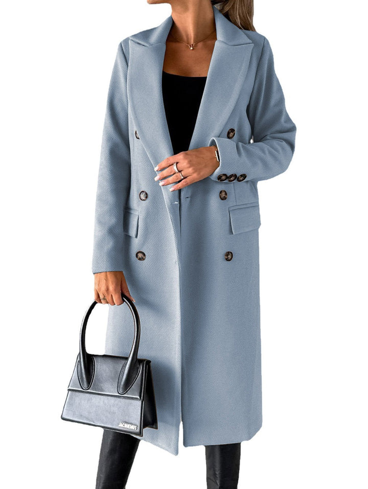 Modern women's oversize long winter coat, ideal for urban style, casual wear, and fashion outerwear.