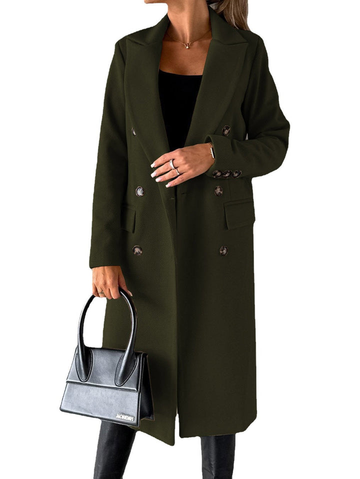 Fashionable women's long winter jacket, oversized for urban style, warmth, and comfortable everyday wear.