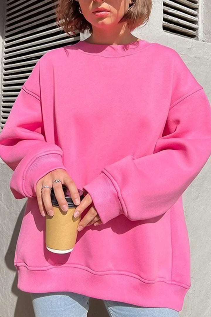 Comfy women's oversized sweatshirt, round neck, perfect casual top for everyday essential wear.
