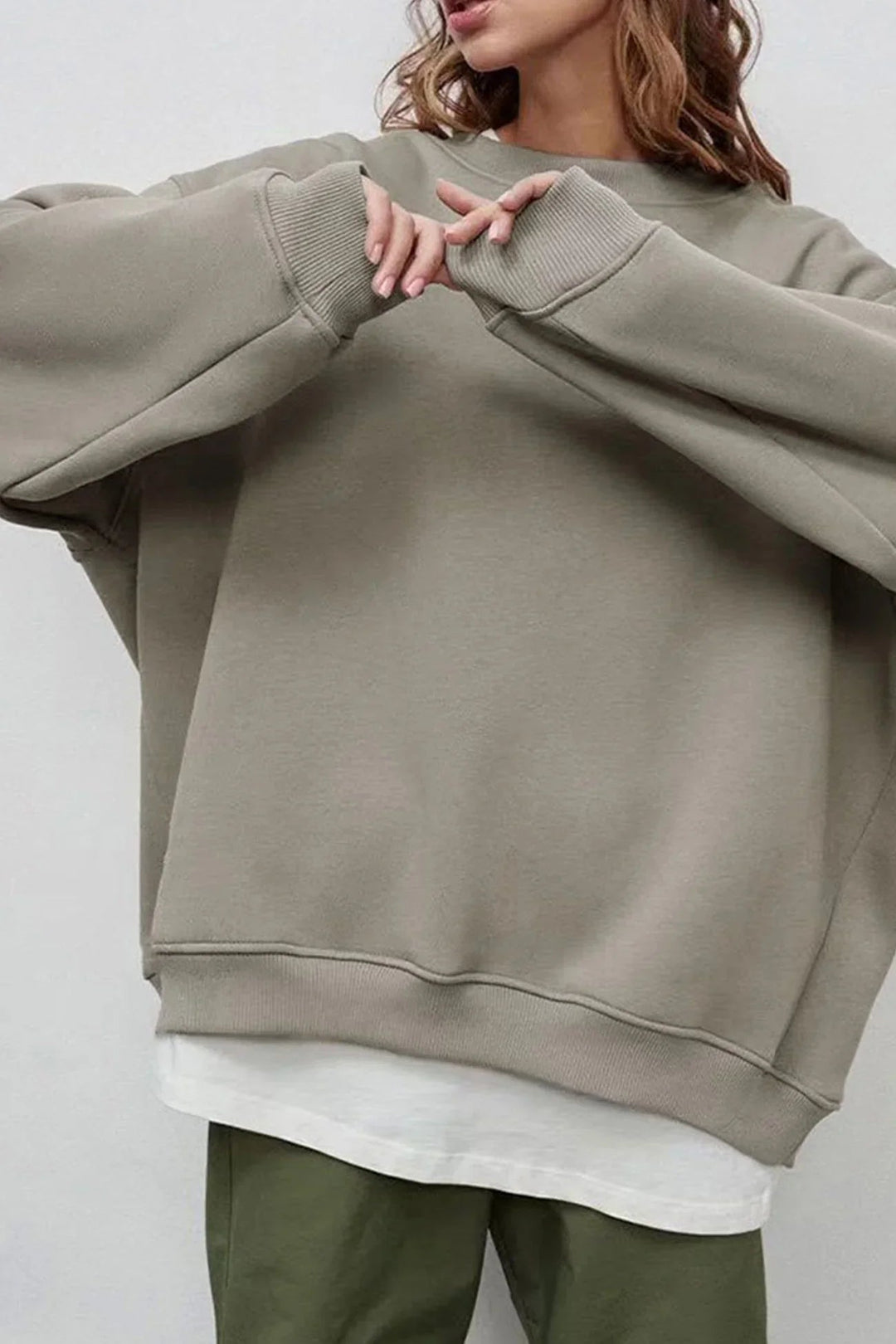 Women's oversized round neck sweatshirt, comfy & stylish everyday essential for women's fashion.