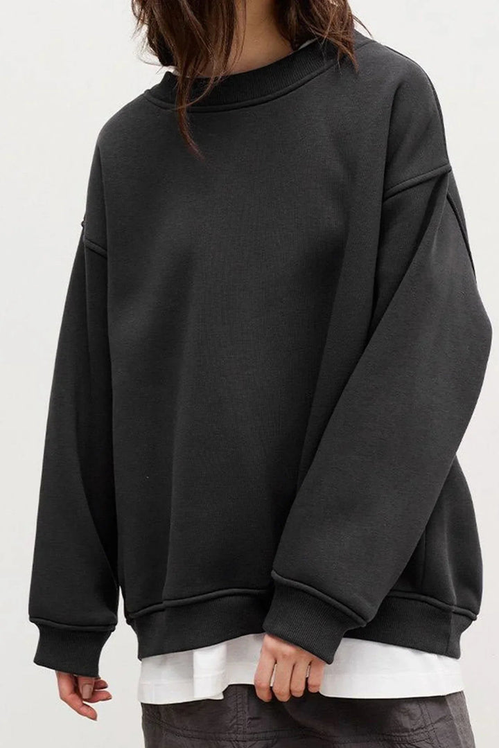 Versatile women's oversized sweatshirt, comfy round neck, perfect layering piece for relaxed wear.