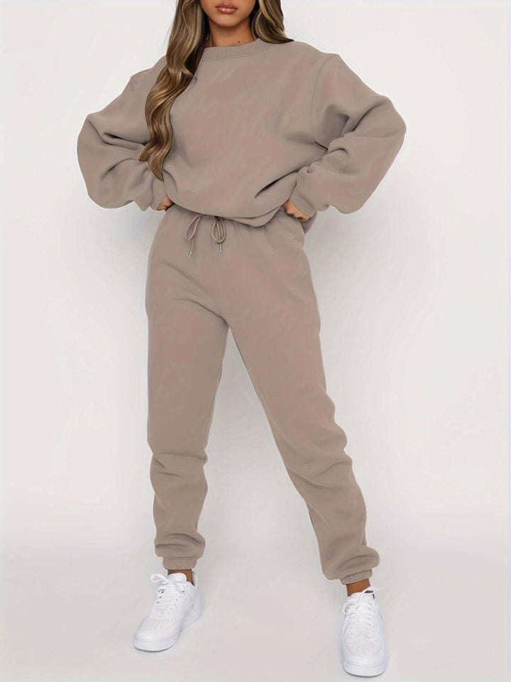 Women's oversized tracksuit, a cozy sweater and joggers set in a relaxed fit for ultimate comfort and style.