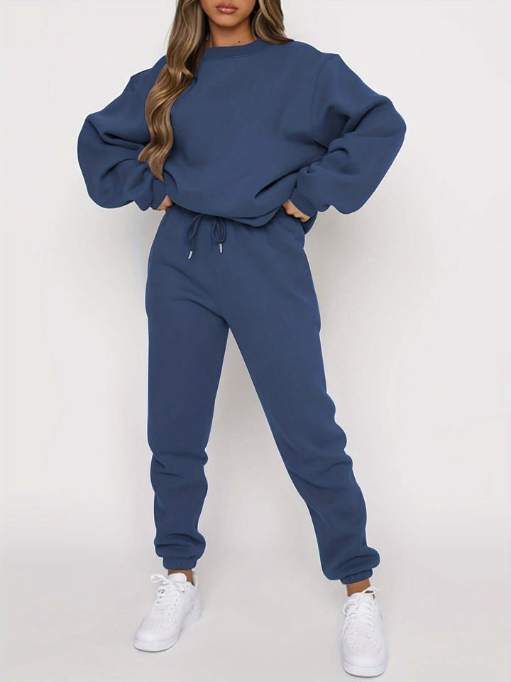 Stylish women's oversized tracksuit, a trendy two-piece set with a comfy sweater and joggers for casual fashion.