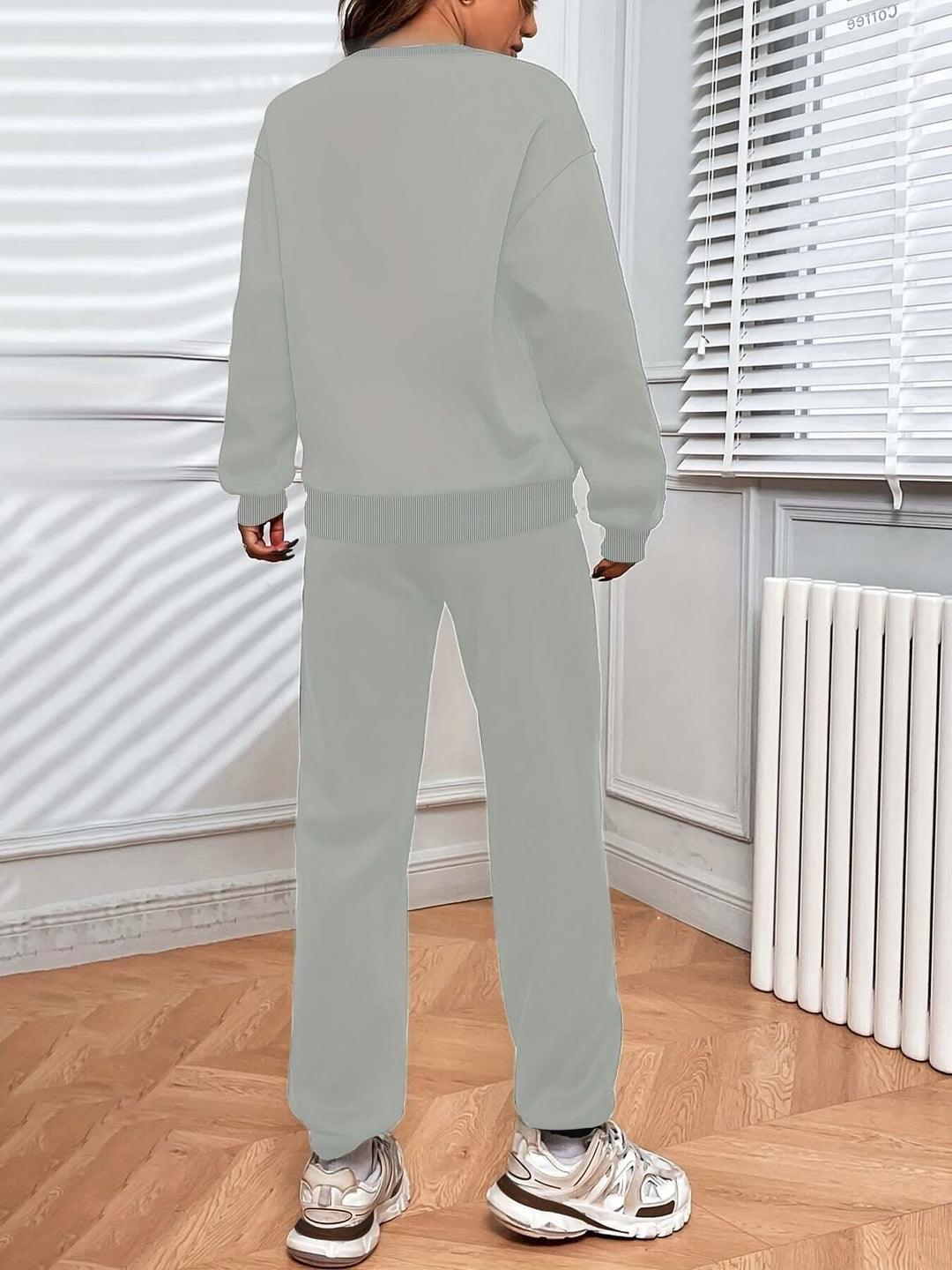 Soft women's oversized sweater and matching joggers, a cozy two-piece set perfect for a casual or loungewear look.