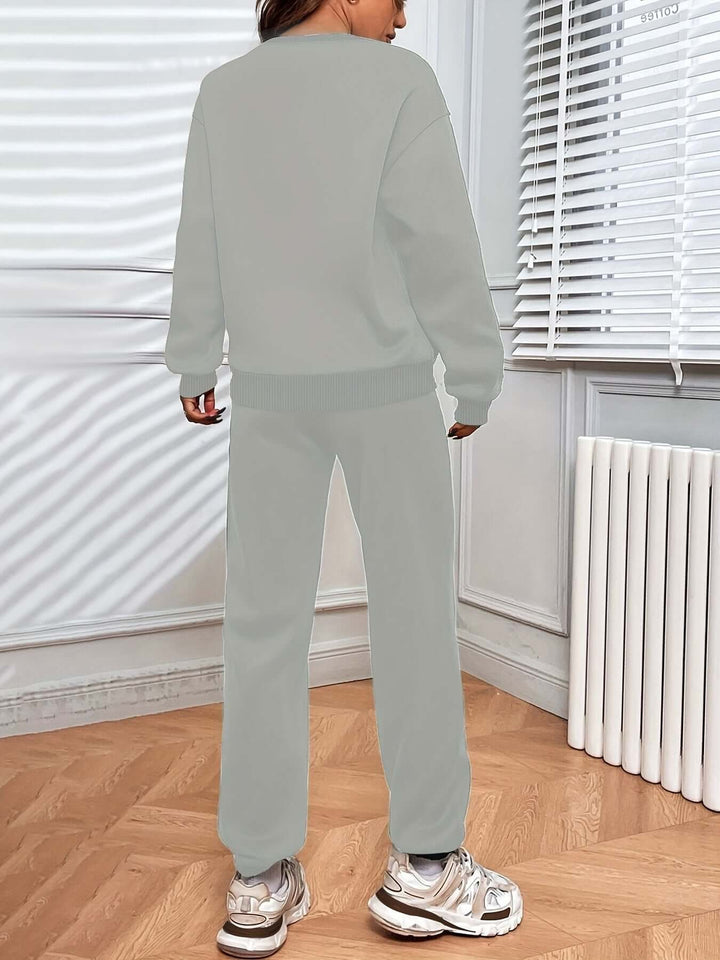 Soft women's oversized sweater and matching joggers, a cozy two-piece set perfect for a casual or loungewear look.