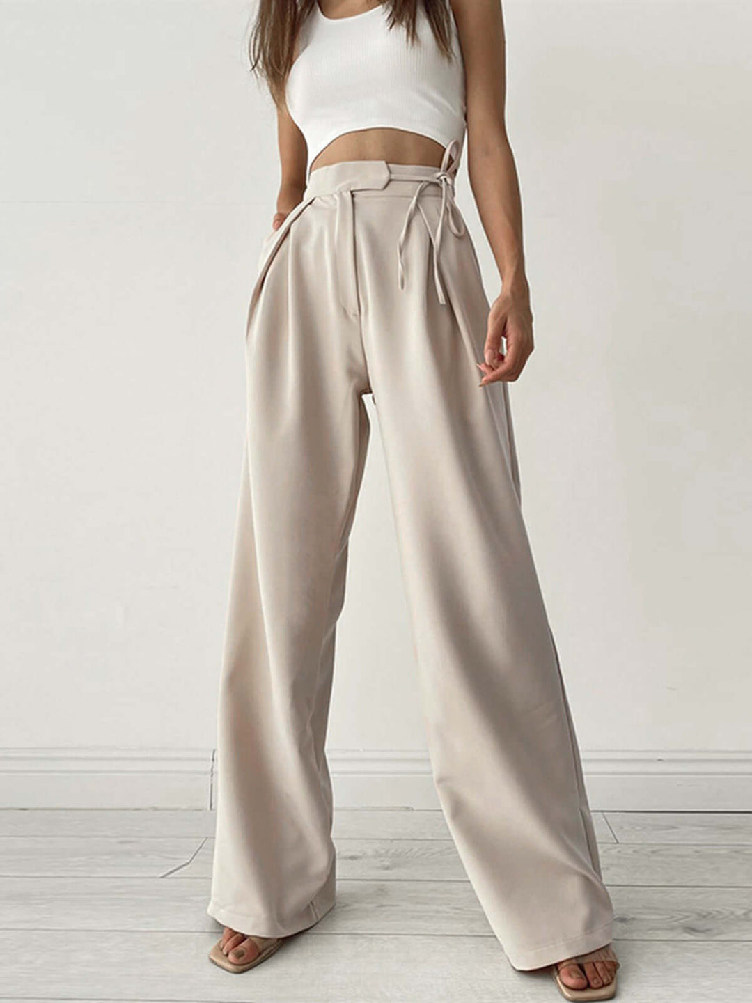 Women's pleated high-waist wide-leg palazzo trousers, elegant & comfortable for versatile styling.