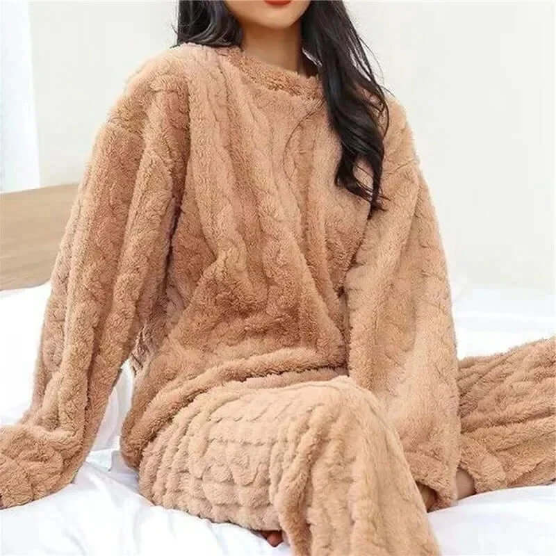 Super soft women's fleece sleepwear set. Cozy and warm, ideal for comfortable lounging in winter.