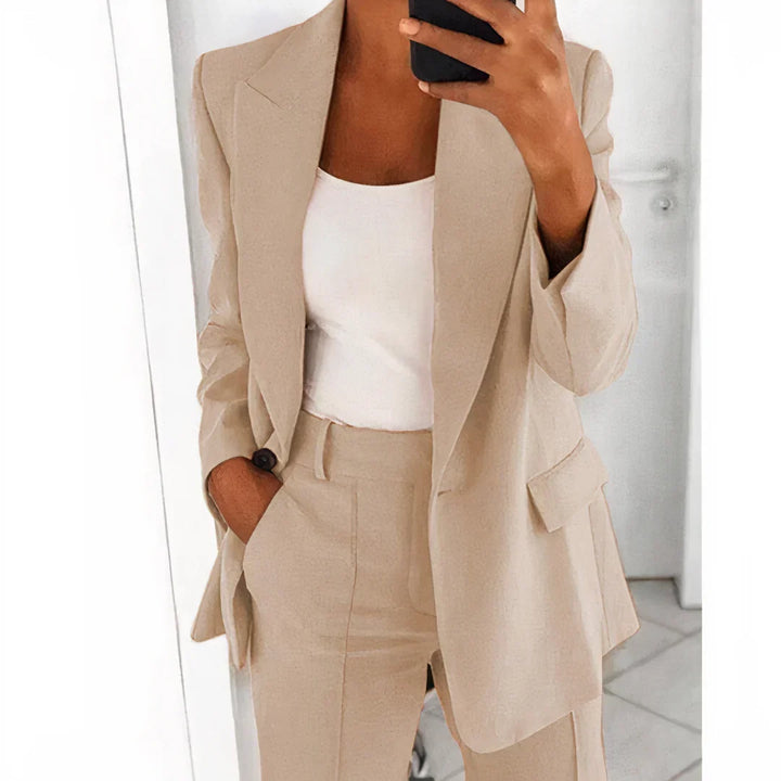 Versatile women's blazer and high-waisted pants suit. Ideal two-piece set for business, casual chic, or summer style.