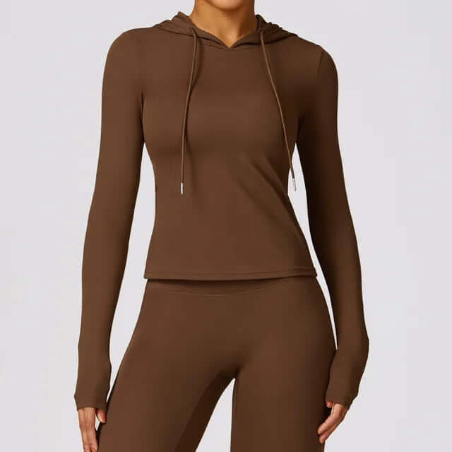 Athletic women's workout outfit: quick-dry top & high-waist leggings. Perfect for yoga, gym, & running.