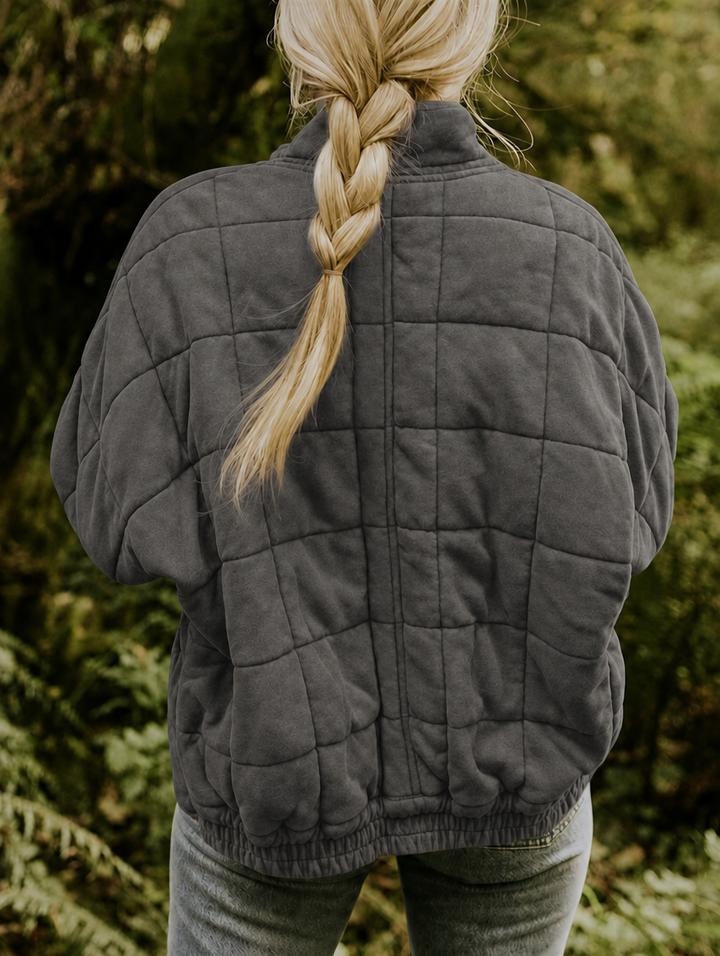 Stylish women's quilted jacket, perfect for effortless everyday layering & cozy fall warmth.